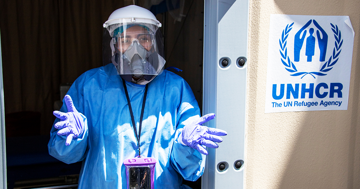 Valeria Inca is an Ecuadorian doctor working in a Refugee Housing Unit (RHU) installed by UNHCR outside the Baños de Agua Santa hospital. She performs triage for around 40 refugee and local patients infected with COVID-19 each day. @UNHCR/Jaime Giménez Sánchez de la Blanca