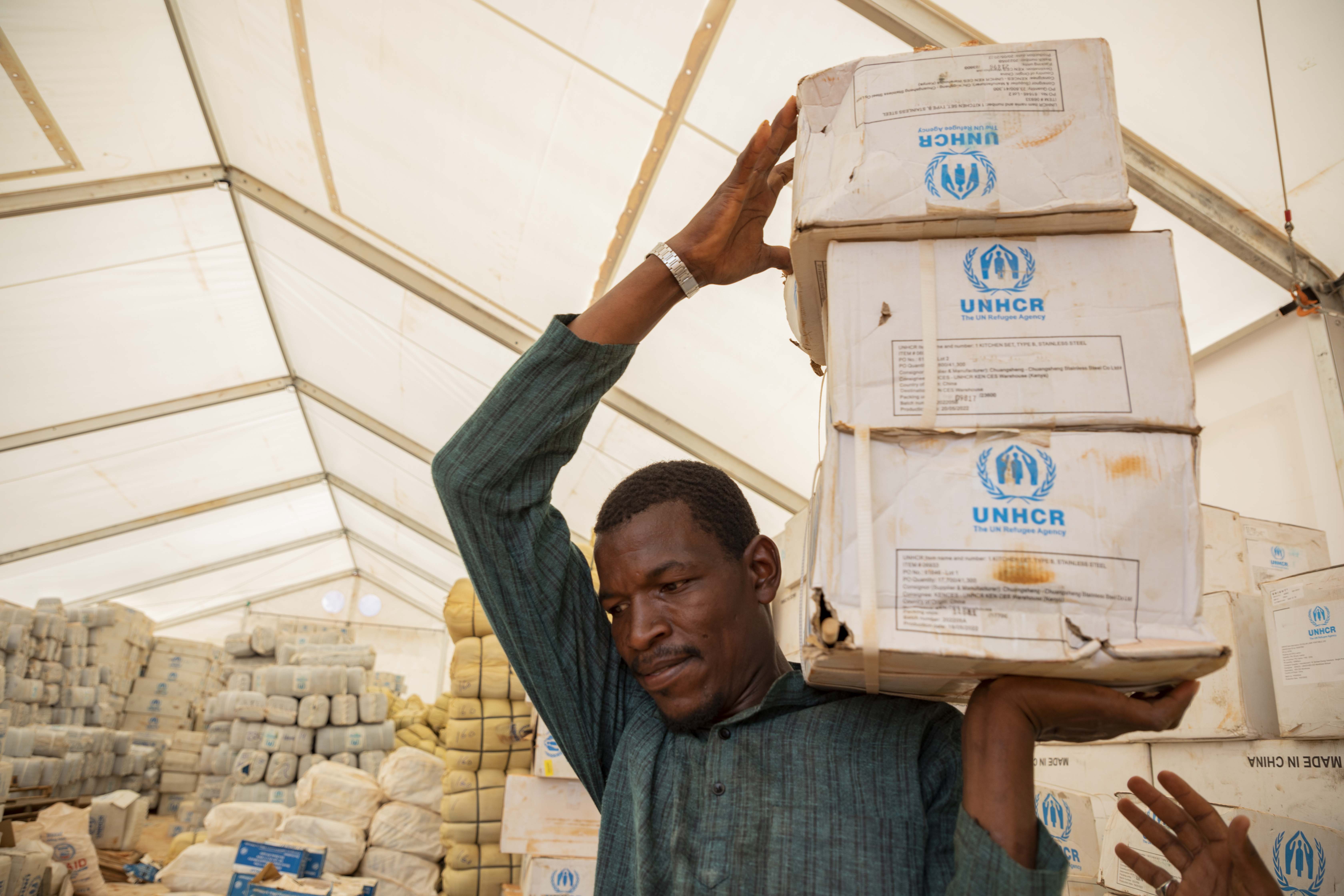 UNHCR works with partners to deliver relief items for people fleeing conflict in Somalia.