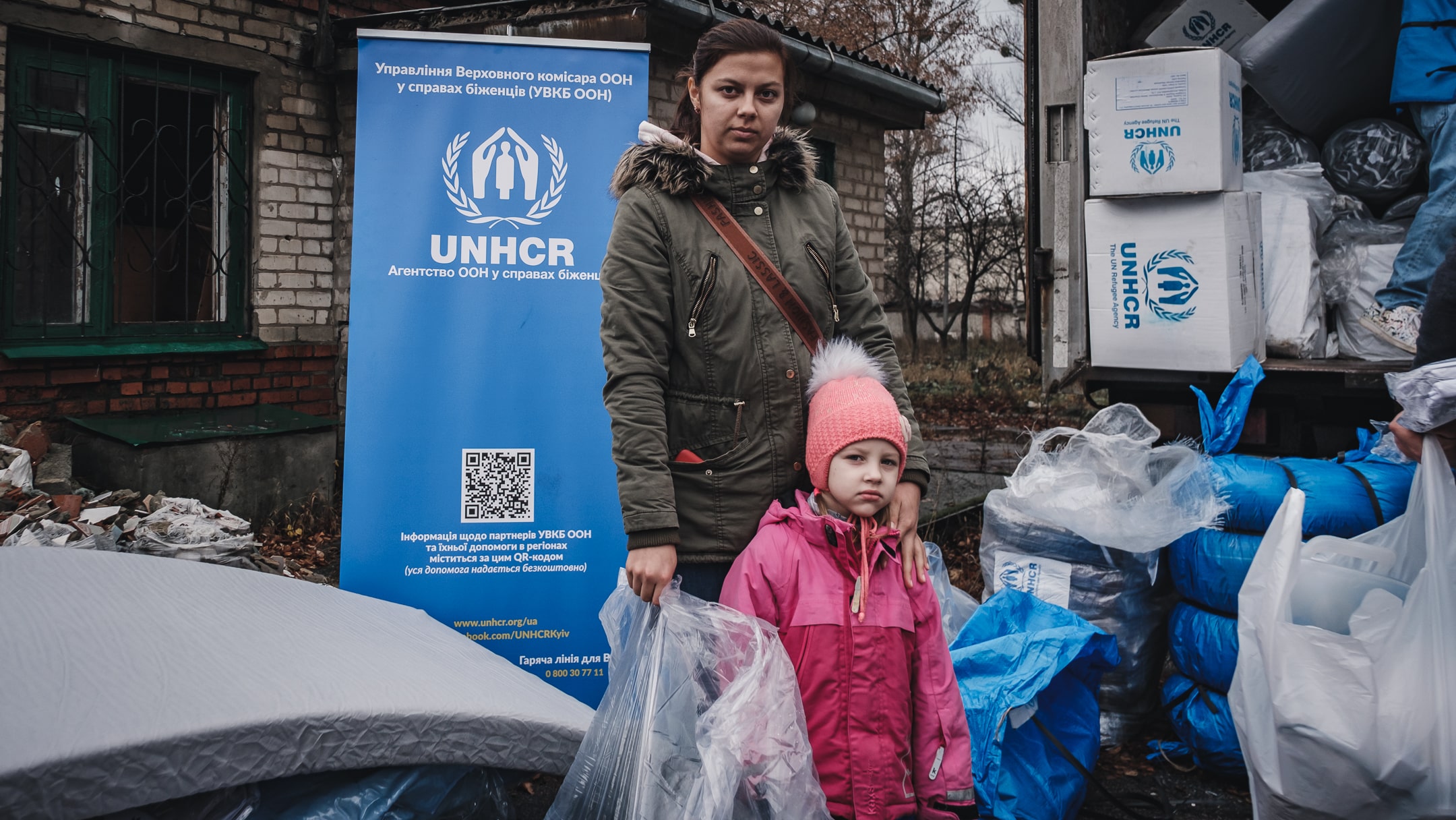 Anzhela and her niece Liliya receive clothes and blankets in Sloviansk. 
